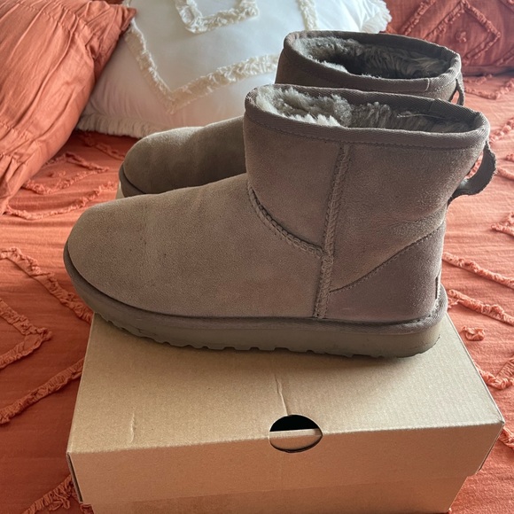 ❌SOLD❌ Women’s UGG Classic Mini II Boots in Caribou Size 8 - Picture 6 of 9